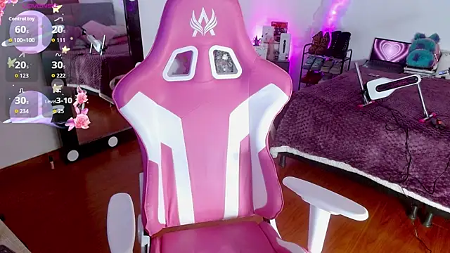 larah uwu online show from September 25, 2025, 7:53 pm