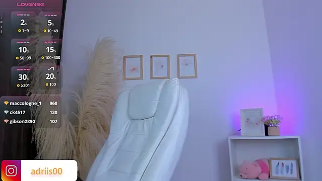 Snapshot of shannel_moss__ chatting on March 8, 2026, 2:04 am shannel moss online show from March 8, 2026, 2:04 am