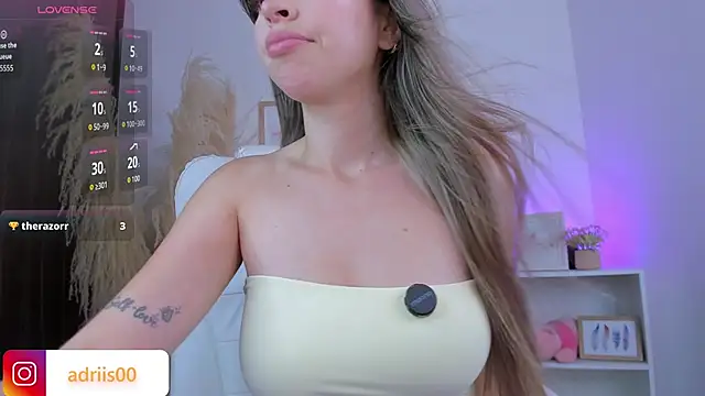 Snapshot of shannel_moss__ chatting on March 8, 2026, 12:05 am shannel moss online show from March 8, 2026, 12:05 am