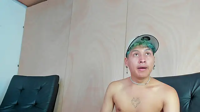 spicy adonhis online show from September 13, 2025, 12:38 pm