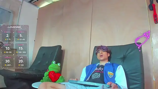 spicy adonhis online show from October 3, 2025, 12:39 pm