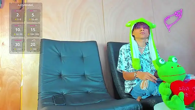 spicy adonhis online show from September 23, 2025, 12:23 pm