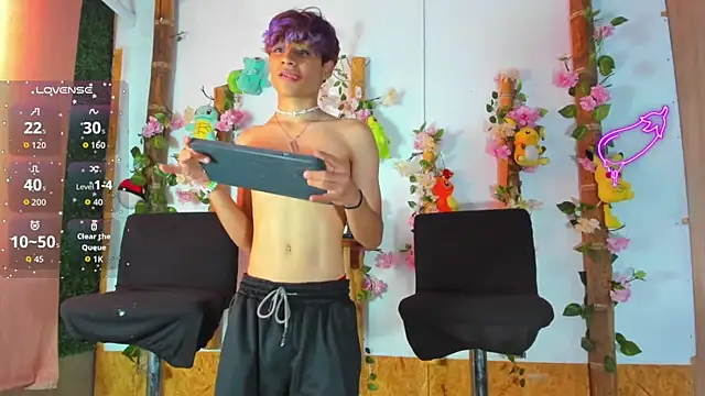 spicy adonhis online show from October 1, 2025, 1:04 pm