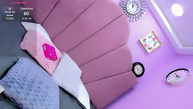 Babyuriel211 online show from November 13, 2025, 5:22 am