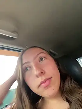 Snapshot of Tiara_19 chatting on February 6, 2026, 7:43 pm Tiara 19 online show from February 6, 2026, 7:43 pm