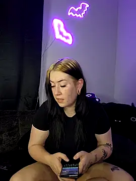 Snapshot of HarleyDemon666 chatting on October 19, 2025, 5:10 am HarleyDemon666 online show from October 19, 2025, 5:10 am