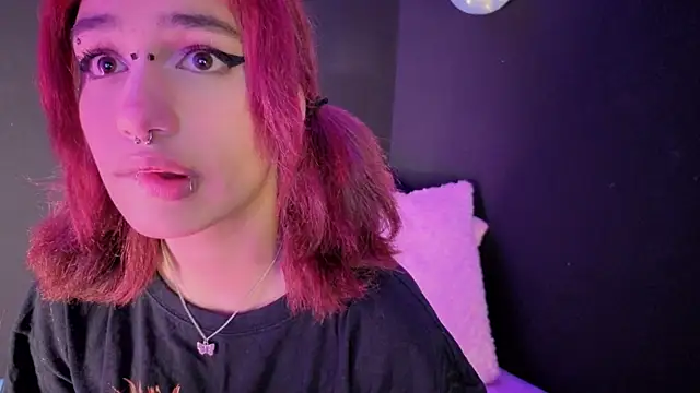 zoelight18 online show from September 19, 2025, 4:16 am