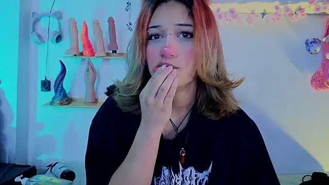 zoelight18 online show from December 14, 2025, 7:41 pm