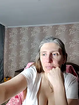 CandiCole online show from June 20, 2026, 4:28 am