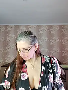 CandiCole online show from May 6, 2026, 10:19 am