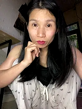 Snapshot of MinHiNi chatting on December 2, 2025, 8:16 am MinHiNi online show from December 2, 2025, 8:16 am