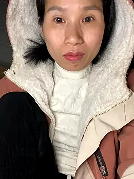 Snapshot of MinHiNi chatting on December 14, 2025, 6:02 pm MinHiNi online show from December 14, 2025, 6:02 pm