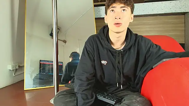  DantFox  online show from September 30, 2025, 8:26 pm