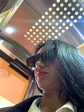 Ninabigtitied online show from October 12, 2025, 8:16 am