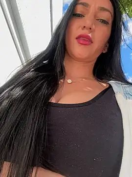 Ninabigtitied online show from September 22, 2025, 2:12 pm