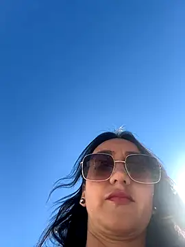 Ninabigtitied online show from October 1, 2025, 9:58 am