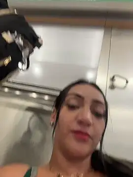 Ninabigtitied online show from November 6, 2025, 1:09 am