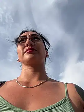 Ninabigtitied online show from October 8, 2025, 3:57 pm