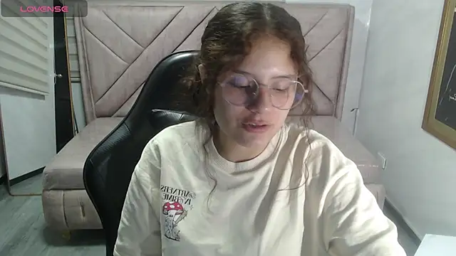 Velvet Moon V online show from February 26, 2026, 7:47 pm