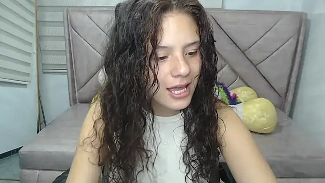 Velvet Moon V online show from September 22, 2025, 1:06 pm