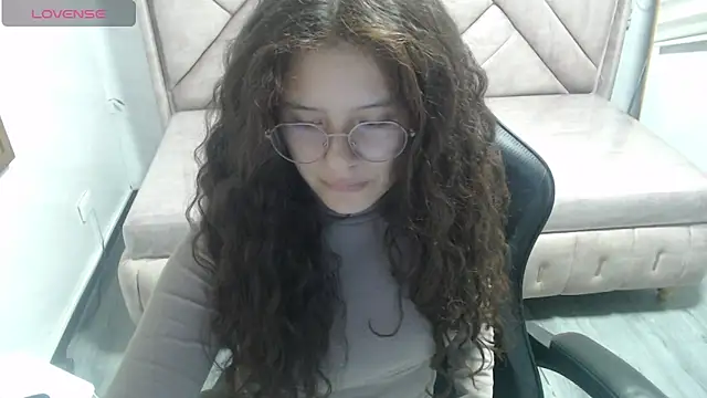 Snapshot of Velvet_Moon_V chatting on March 30, 2026, 7:37 pm Velvet Moon V online show from March 30, 2026, 7:37 pm