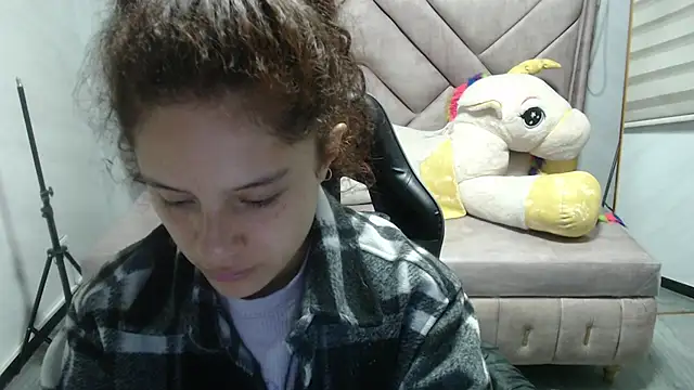 Velvet Moon V online show from November 14, 2025, 1:04 pm