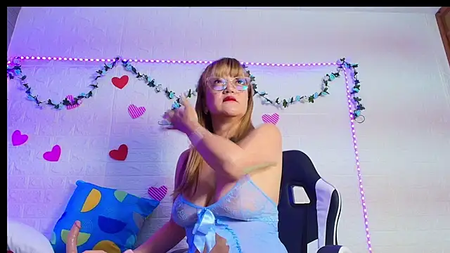 Snapshot of naomi_diamond_ chatting on October 29, 2025, 10:25 am naomi diamond online show from October 29, 2025, 10:25 am