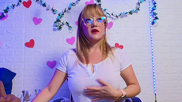 Snapshot of naomi_diamond_ chatting on September 18, 2025, 10:40 am naomi diamond online show from September 18, 2025, 10:40 am