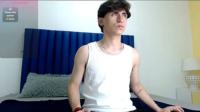 RoberthAlv online show from February 10, 2026, 2:05 pm