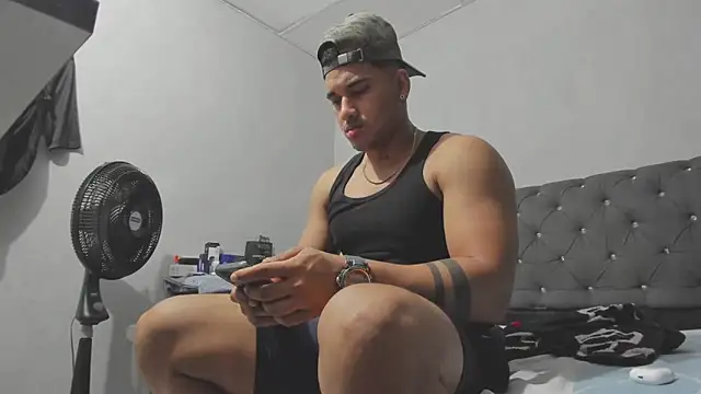 Snapshot of evan_hardy chatting on November 5, 2025, 3:09 am evan hardy online show from November 5, 2025, 3:09 am