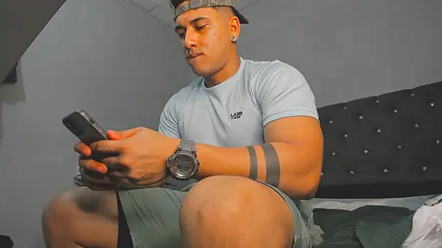 Snapshot of evan_hardy chatting on October 17, 2025, 2:59 am evan hardy online show from October 17, 2025, 2:59 am