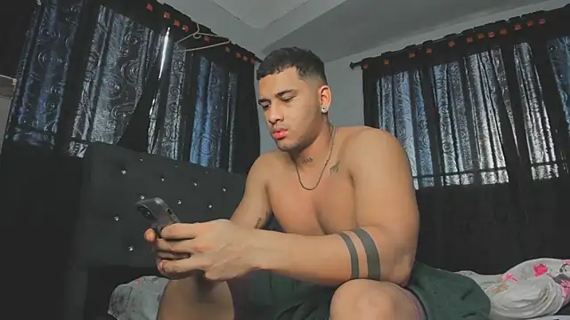 Snapshot of evan_hardy chatting on September 26, 2025, 9:10 pm evan hardy online show from September 26, 2025, 9:10 pm