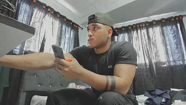 Snapshot of evan_hardy chatting on September 11, 2025, 7:03 pm evan hardy online show from September 11, 2025, 7:03 pm