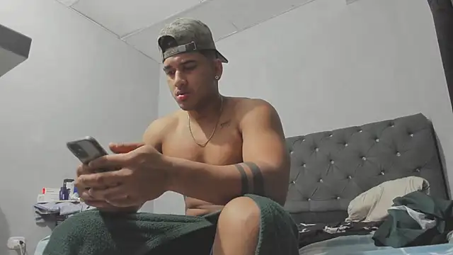 Snapshot of evan_hardy chatting on October 22, 2025, 3:50 am evan hardy online show from October 22, 2025, 3:50 am