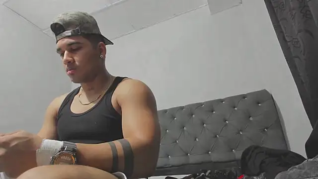 Snapshot of evan_hardy chatting on October 8, 2025, 3:30 am evan hardy online show from October 8, 2025, 3:30 am