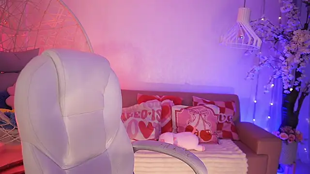 JadeSummerr online show from June 9, 2026, 11:44 am
