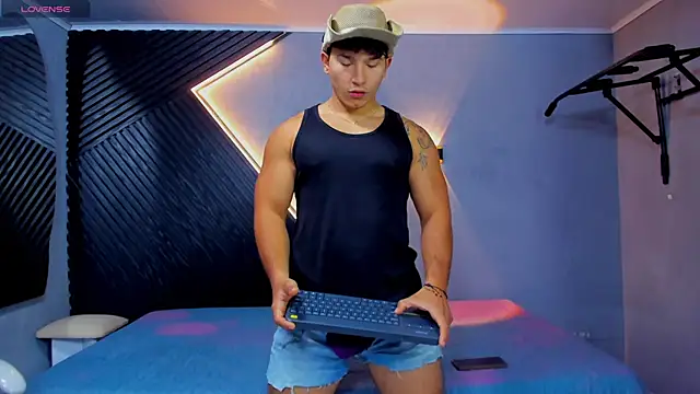 Snapshot of Horny_nick18 chatting on June 17, 2026, 11:42 am Horny nick18 online show from June 17, 2026, 11:42 am