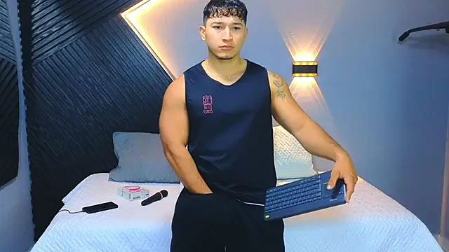 Horny nick18 online show from February 14, 2026, 12:05 pm