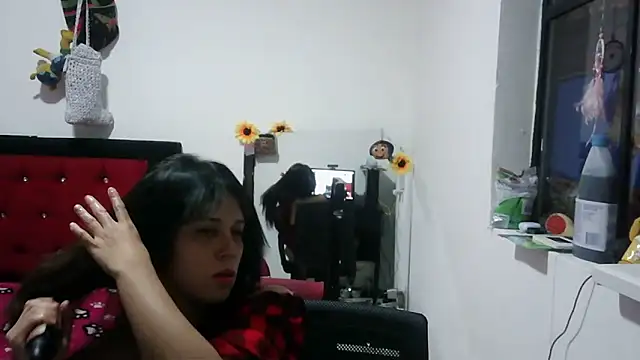 Snapshot of MiaRobertz_ chatting on March 9, 2026, 7:50 pm MiaRobertz online show from March 9, 2026, 7:50 pm