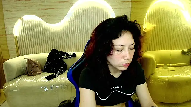 valentina r  online show from May 2, 2026, 3:12 am