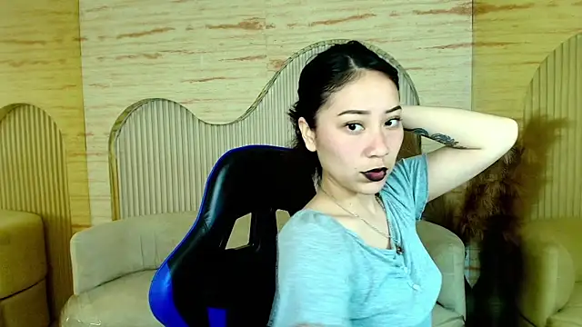 valentina r  online show from April 24, 2026, 3:19 am