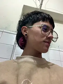 katalinathxandbritney1 online show from February 26, 2026, 10:10 pm