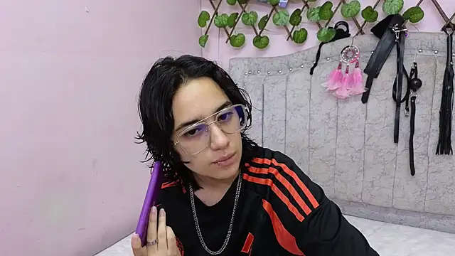 katalinathxandbritney1 online show from September 30, 2025, 9:54 pm