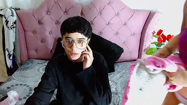 katalinathxandbritney1 online show from January 14, 2026, 2:48 am