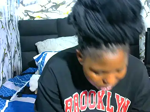 SweetHoney21  online show from March 5, 2026, 5:09 pm