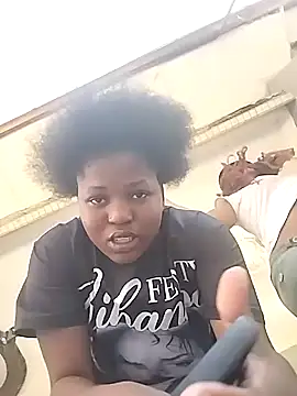 SweetHoney21  online show from October 23, 2025, 1:54 pm