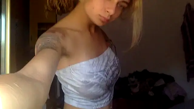 Snapshot of piccolaflo chatting on July 24, 2026, 2:57 pm piccolaflo online show from July 24, 2026, 2:57 pm