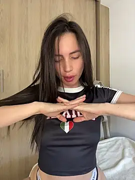 karinasantos  online show from May 9, 2026, 3:48 pm