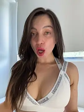 karinasantos  online show from February 9, 2026, 5:11 pm