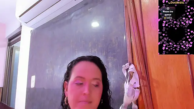 Snapshot of dalia_roses chatting on May 22, 2026, 11:58 pm dalia roses online show from May 22, 2026, 11:58 pm